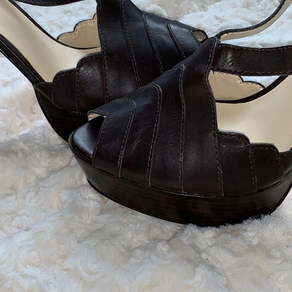 Bebe tailored Peekaboo toe around Ankle starlet. - Picture 5 of 8